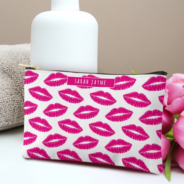 Bolsito Accesorio Pequeño Cosmético del patrón de Beso de lápiz labial rosad (Hot pink lipstick kisses cosmetic bag with space for your name)