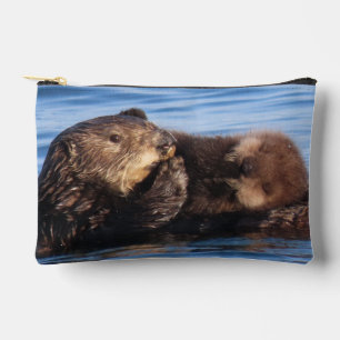 Bolsito Accesorio Pequeño Cría y madre de nutria marina relajada