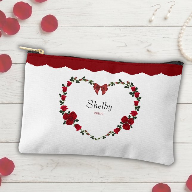 Bolsito Accesorio Pequeño Elegant Red Rose Bride To Be Accessory Bag (A romantic red rose heart makeup bag for all your wedding day beauty essentials.)