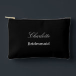 Bolsito Accesorio Pequeño Elegante Bridesmaid Black Accesory Pouch<br><div class="desc">Elegant Bridesmaid Black Accesory Pouch, por favor, personaliza el nombre de la dama de honor, usando la plantilla de personalización en línea antes de pedir. La plantilla de personalización también se puede utilizar fácilmente para personalizar el diseño de otros roles de invitados bodas, como la doncella de honor, cambiando el...</div>