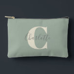 Bolsito Accesorio Pequeño Elegante y moderno nombre de monograma en verde sa<br><div class="desc">Aumente sus necesidades básicas con esta bolsa accesoria verde salvia de moda, con un sofisticado diseño de monogramas y nombres. Perfecto para mantener sus pequeños objetos organizados y con estilo, ofrece un aspecto elegante y minimalista con un toque personal. Ideal para el uso diario o como un regalo reflexivo, esta...</div>