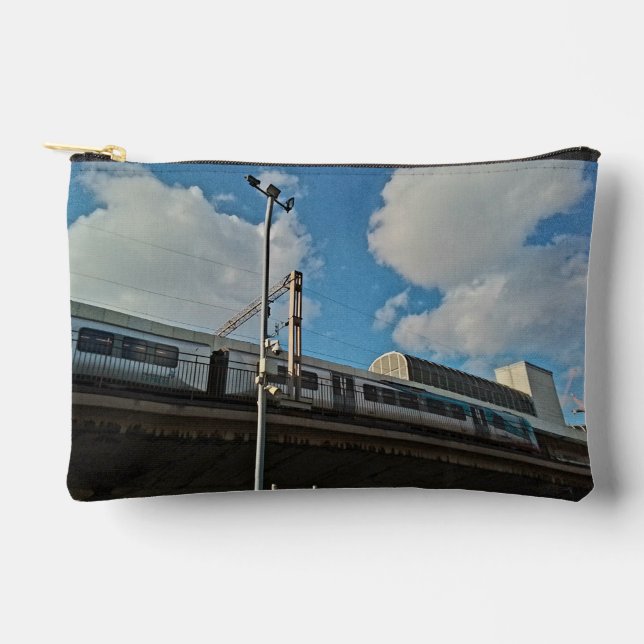 Bolsito Accesorio Pequeño En la estación de tren (Anverso)