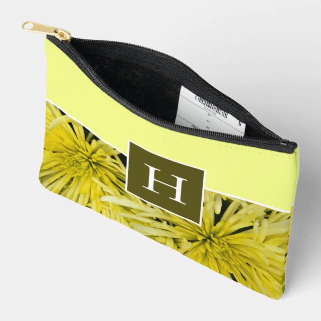 Bolsito Accesorio Pequeño Flor de crisantemo amarillo monograma (Abierto)