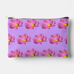 Bolsito Accesorio Pequeño Flor Rosa Vibrante Con Una Abeja En Un Día De Vera