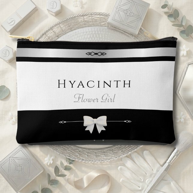 Bolsito Accesorio Pequeño Flower Girl Gift | Minimalist Luxury (Something sweet for the littlest member of the party. A personalized pouch for the Flower Girl.)