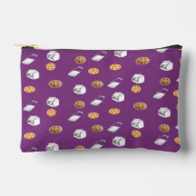 Galletas y leche en morado