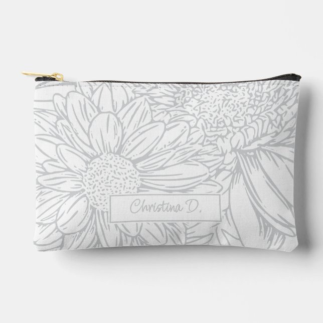 Bolsito Accesorio Pequeño Grey on White Chrysanthemums with Name (Anverso)
