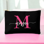 Bolsito Accesorio Pequeño Guión del Chica del nombre del monograma negro ros<br><div class="desc">Organice sus productos básicos con estilo con nuestra bolsa para accesores de guiones Chica de Monograma Rosado! Con un diseño llamativo de color rosa intenso, esta bolsa se personaliza con su nombre en un elegante tipo de letra para una moda y un toque personalizado. Perfecto para almacenar cosméticos, artículos de...</div>