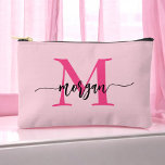 Bolsito Accesorio Pequeño Guión del Chica del nombre del monograma rosa cali<br><div class="desc">Organice sus productos básicos con estilo con nuestra bolsa para accesores de guiones Chica de Monograma Rosado! Con un diseño llamativo de color rosa intenso, esta bolsa se personaliza con su nombre en un elegante tipo de letra para una moda y un toque personalizado. Perfecto para almacenar cosméticos, artículos de...</div>
