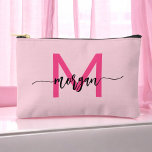 Bolsito Accesorio Pequeño Guión del Chica del nombre del monograma rosa cali<br><div class="desc">Organice sus productos básicos con estilo con nuestra bolsa para accesores de guiones Chica de Monograma Rosado! Con un diseño llamativo de color rosa intenso, esta bolsa se personaliza con su nombre en un elegante tipo de letra para una moda y un toque personalizado. Perfecto para almacenar cosméticos, artículos de...</div>