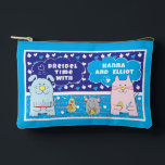 Bolsito Accesorio Pequeño Hanukkah Cat Dog Mouse Bird Play Dreidel<br><div class="desc">Hanukkah Cat, Dog, Mouse y Bird Juegan Dreidel Game, Pouch. Todos los elementos de diseño se pueden editar. Cambie el texto editable utilizando su estilo de fuente, color y tamaño favoritos. Llena tu bolsa con dreidels, y jugando golosinas. ¡¡¡Partida!!! ¡Feliz Hanukkah! Tipo de bolsa: Imprimir Cortar Sew Pouch Accesorio Pequeño...</div>