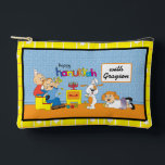 Bolsito Accesorio Pequeño Hanukkah Zeevie en Play Dreidel Pouc accesorio<br><div class="desc">Hanukkah con Zeevie en juego, Dreidel Game Pouch. Todos los elementos de diseño se pueden editar. Cambie el texto editable utilizando su estilo de fuente, color y tamaño favoritos. Llena tu bolsa con dreidels, y jugando golosinas. ¡¡¡Partida!!! ¡Feliz Hanukkah! Tipo de bolsa: Imprimir Cortar Sew Pouch Accesorio Pequeño Nuestras bolsas...</div>