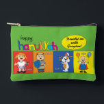 Bolsito Accesorio Pequeño Hanukkah Zeevie y sus amigos Dreidel<br><div class="desc">Hanukkah con Zeevie y sus amigos, Dreidel Game Pouch. Todos los elementos de diseño se pueden editar. Cambie el texto editable utilizando su estilo de fuente, color y tamaño favoritos. Llena tu bolsa con dreidels, y jugando golosinas. ¡¡¡Partida!!! ¡Feliz Hanukkah! Tipo de bolsa: Imprimir Cortar Sew Pouch Accesorio Pequeño Nuestras...</div>
