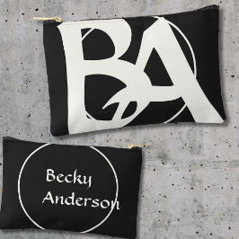 Bolsito Accesorio Pequeño Iniciales sobredimensionados en blanco y negro