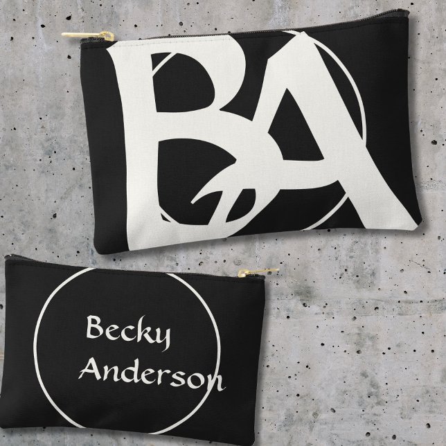 Bolsito Accesorio Pequeño Iniciales sobredimensionados en blanco y negro (Subido por el creador)