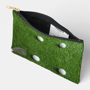 Bolsito Accesorio Pequeño Las pelotas de golf están en hierba verde