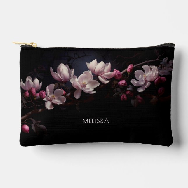 Bolsito Accesorio Pequeño Magnolia 3D Fondo Negro (Anverso)