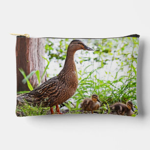 Bolsito Accesorio Pequeño Mallard y Ducklings por Shirley Taylor