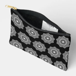 Bolsito Accesorio Pequeño Mandala Blanco sobre Fondo Negro