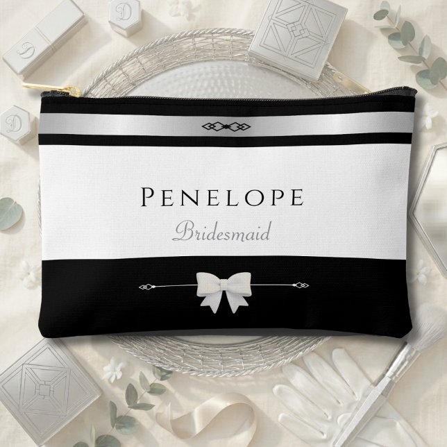 Bolsito Accesorio Pequeño Modern Bridesmaid Gift | Luxury Typography Makeup (The perfect "thank you" for your girl squad. Chic, personalized pouches for your Bridesmaids.)