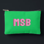 Bolsito Accesorio Pequeño Monograma de bloqueo de sombra verde rosa preppy,<br><div class="desc">Bolsa súper linda con doble bloqueo de sombra rosa monograma y fondo verde. Así que en tendencia con la estética preppy. Cambia fácilmente los colores y el texto a los tuyos - 2 letras monográficas, 3 letras o palabra/nombre completo. Agradable, moderno, perfecto para un regalo de cumpleaños, una fiesta de...</div>