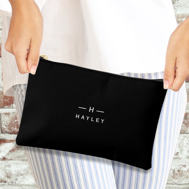 Bolsito Accesorio Pequeño Monograma de moda negra (Black and white monogram  accessory pouch being held by a woman's hands)