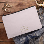 Bolsito Accesorio Pequeño Monograma elegante minimalista Rubor rosa y dorado<br><div class="desc">Un diseño de monograma personalizado sencillo y elegante en una tipografía minimalista moderna de oro sobre un elegante fondo rosa pastel. Las iniciales y el nombre del monograma se pueden personalizar fácilmente junto con la línea de funciones para hacer un diseño tan único como usted. El regalo o accesorio perfecto...</div>