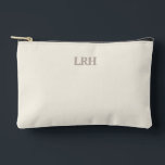 Bolsito Accesorio Pequeño Monograma minimalista para la dama de honor<br><div class="desc">La pequeña bolsa perfecta para los momentos de boda y más allá. Con un fondo de marfil y un monograma gris,  este regalo de dama de honor es elegante,  funcional y un recordatorio duradero de su día especial juntos.</div>