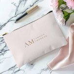 Bolsito Accesorio Pequeño Monograma Personalizado Rosa Inicial Y Nombre<br><div class="desc">Mantenga sus productos básicos organizados con estilo con nuestra bolsa para accesorio pink pastel personalizada de Monograma. Esta elegante bolsa presenta un suave fondo rosa pastel, acentuado con un elegante monograma inicial y su nombre personalizado con un estilo moderno. Perfecto para guardar maquillaje, papelería, material de viaje y más, esta...</div>
