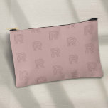 Bolsito Accesorio Pequeño Monograma rosa oro moderno para mujeres<br><div class="desc">Presentamos el Monograma Rosa de PixeliaDesigns Pouch Accesorio Simple Moderno de Golf para Mujeres, un compañero versátil diseñado para la mujer moderna en movimiento. Esta bolsa, de un sofisticado tono rosa polvoriento, presenta un diseño monocasco elegante que combina simplicidad con elegancia moderna. Perfecto para los amantes del golf o como...</div>