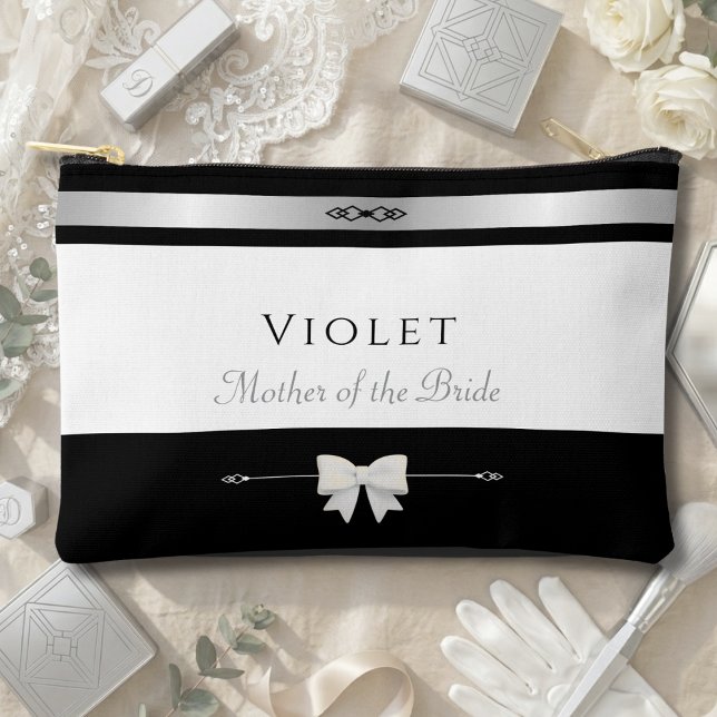 Bolsito Accesorio Pequeño Mother of the Bride Gift | Elegant Custom Makeup (For the woman who made it all possible. A sophisticated accessory bag for the Mother of the Bride.)
