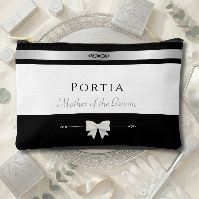 Bolsito Accesorio Pequeño Mother of the Groom Gift | Modern Luxury Makeup (Celebrating family and new beginnings. A personalized gift for the Mother of the Groom.)