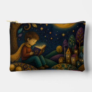 BOLSITO ACCESORIO PEQUEÑO NIÑO CAPRICHOSO LEYENDO BAJO LA LUNA