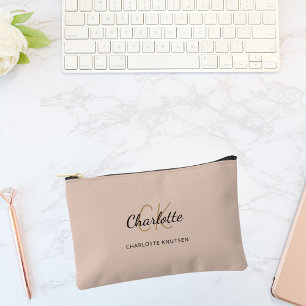 Bolsito Accesorio Pequeño Nombre beige monograma iniciales moderno