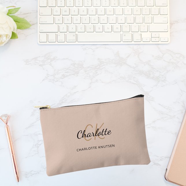 Bolsito Accesorio Pequeño Nombre beige monograma iniciales moderno (Subido por el creador)