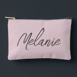 Bolsito Accesorio Pequeño Nombre del Monograma Elegante Minimalista moderno<br><div class="desc">Nombre Monograma Elegante Minimalista Rubor Pouch Accesorio Rosado Moderno. Personalice con estilo su nombre personalizado.</div>