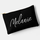 Bolsito Accesorio Pequeño Nombre del Monograma Negro Minimalista elegante mo<br><div class="desc">Nombre del Monograma Elegante Minimalista moderno Pouch accesorio negro elegante. Personalice con estilo su nombre personalizado.</div>
