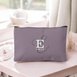 Bolsito Accesorio Pequeño Nombre exclusivo de estilo y tipo de monograma púr<br><div class="desc">Un hermoso diseño de bolsitas accesorias con una elegante representación de su nombre y monograma con serios clásicos y una tipografía de escritura más ornamentada en una armonía equilibrada y simétrica. Los tres elementos se mezclan con una sofisticada armonía y crean su propio logotipo de marca personal. Se muestra aquí...</div>