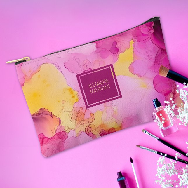 Bolsito Accesorio Pequeño Nombre personalizado de mármol rosa y amarillo (The perfect custom bag for make-up, a wallet, phone and just about everything!)