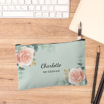 Bolsito Accesorio Pequeño Rosa dorada floral salvia verde dama de honor<br><div class="desc">Un fondo verde sabio,  texto negro y dorado. Decorada con rosas de oro rosa de color acuático,  vegetación eucalipto y estribillos dorados. Personalice y agregue el nombre de su dama de honor.</div>