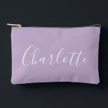 Bolsito Accesorio Pequeño Tipografía de escritura moderna Nombre simple orqu<br><div class="desc">Esta elegante bolsa accesoria presenta un moderno nombre de tipografía de escritura en suave púrpura lila con un delicado acento floral. Perfecto para la organización del maquillaje, viajes esenciales, o como una moda adicional a su colección de bolsos, combina simplicidad con un toque único de sofisticación. Ideal para los amantes...</div>