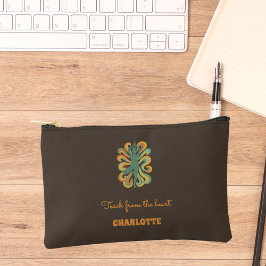 Bolsito Accesorio Pequeño Yoga pose retro swirls name slogan taupe brown