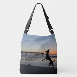 Bolso Cruzado "Amantes del perro divertido en la playa"