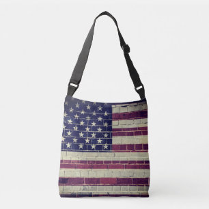 Bolso Cruzado Bandera de Estados Unidos vintage en una pared de 