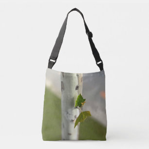 Bolso Cruzado Birch al borde de la carretera