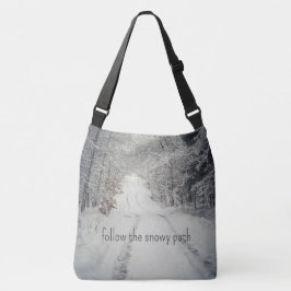 Bolso Cruzado Camino por un bosque de invierno cubierto de nieve