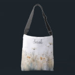 Bolso Cruzado Campo Rústico de Flores Silvestres Monograma<br><div class="desc">Esta hermosa bolsa presenta un campo rústico de suaves flores silvestres pintadas a la acuarela. Agrega un nombre para personalizarla. ¡Es un gran regalo para la novia,  dama de honor,  mamá,  mejor amiga o hija! Creado por Simply Farmhouse Press.</div>