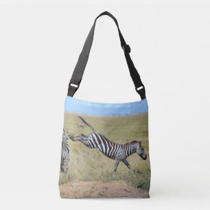Bolso Cruzado Cebra pateando. África, Serengeti