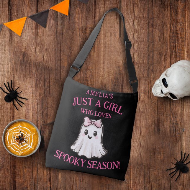Bolso Cruzado Cute Ghost Spooky Season Halloween  (Custom Just a Girl Who Loves Spooky Season Cross Body Bag!)