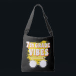 Bolso Cruzado De Vuelta A La Escuela Niños De Primer Día De Vibe<br><div class="desc">De vuelta a la escuela 7º grado Vibes Camisas Primer Día Profesores Niños 7º, grado, camisa, regalo, ideas, de vuelta a la escuela, 2021, primer día de escuela, idea de regalo, 7º grado, estudiante, séptimo grado, séptimo grado de la escuela, séptimo grado profesor, séptimo grado, estudiante, docente, sétimo grado, sétimo...</div>
